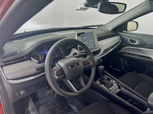 Certified 2025 Jeep Compass Sport image 9