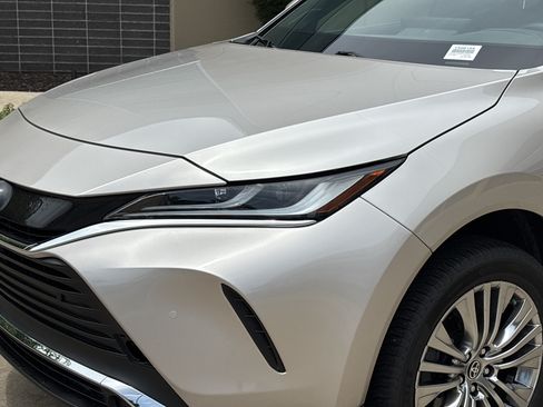 Used 2021 Toyota Venza Limited w/ Carpet Mat Package (TMS) AWD/4WD image 6