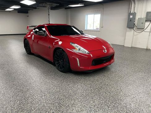 Used 2014 Nissan 370Z Touring w/ Sport Package RWD image 4