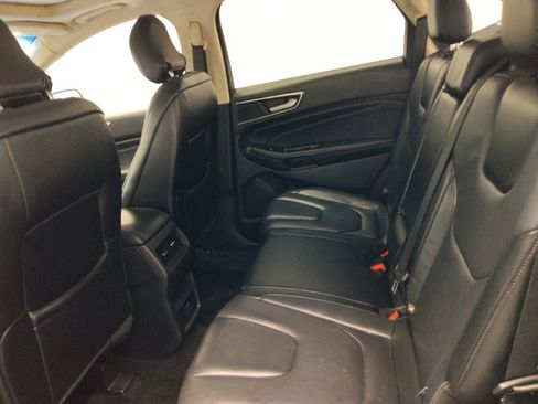 Used 2016 Ford Edge Titanium FWD image 18