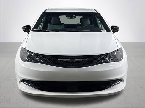 New 2026 Chrysler Voyager LX image 3