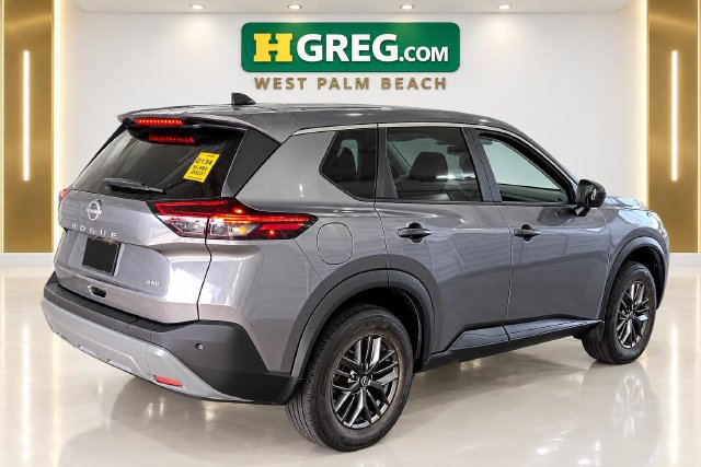 Used 2023 Nissan Rogue S AWD/4WD image 6