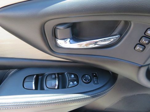 Used 2018 Nissan Murano SL w/ Moonroof Package image 26