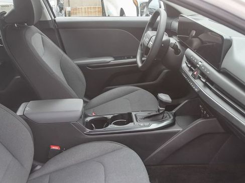 Certified 2025 Kia K4 FWD image 17