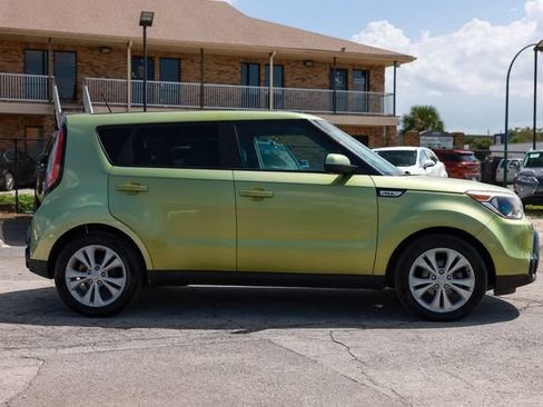 Used 2016 Kia Soul + FWD image 16