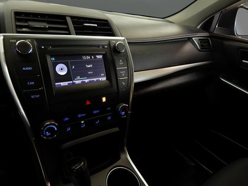 Used 2017 Toyota Camry SE image 28