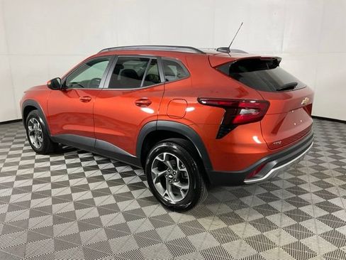 Used 2024 Chevrolet Trax LT w/ Driver Confidence Package FWD image 4