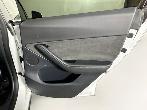 Used 2020 Tesla Model Y Long Range image 28