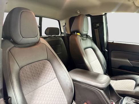 Used 2018 Chevrolet Colorado Z71 AWD/4WD image 29