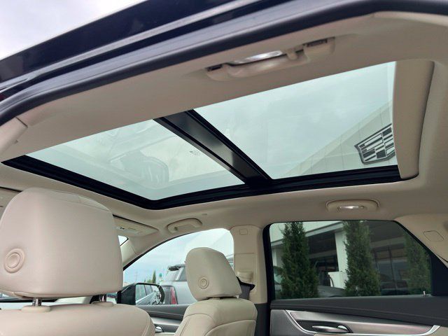 Used 2024 Cadillac XT5 Premium Luxury w/ LPO, Floor Liner Package AWD/4WD image 12