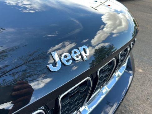Used 2023 Jeep Grand Cherokee Limited AWD/4WD image 23