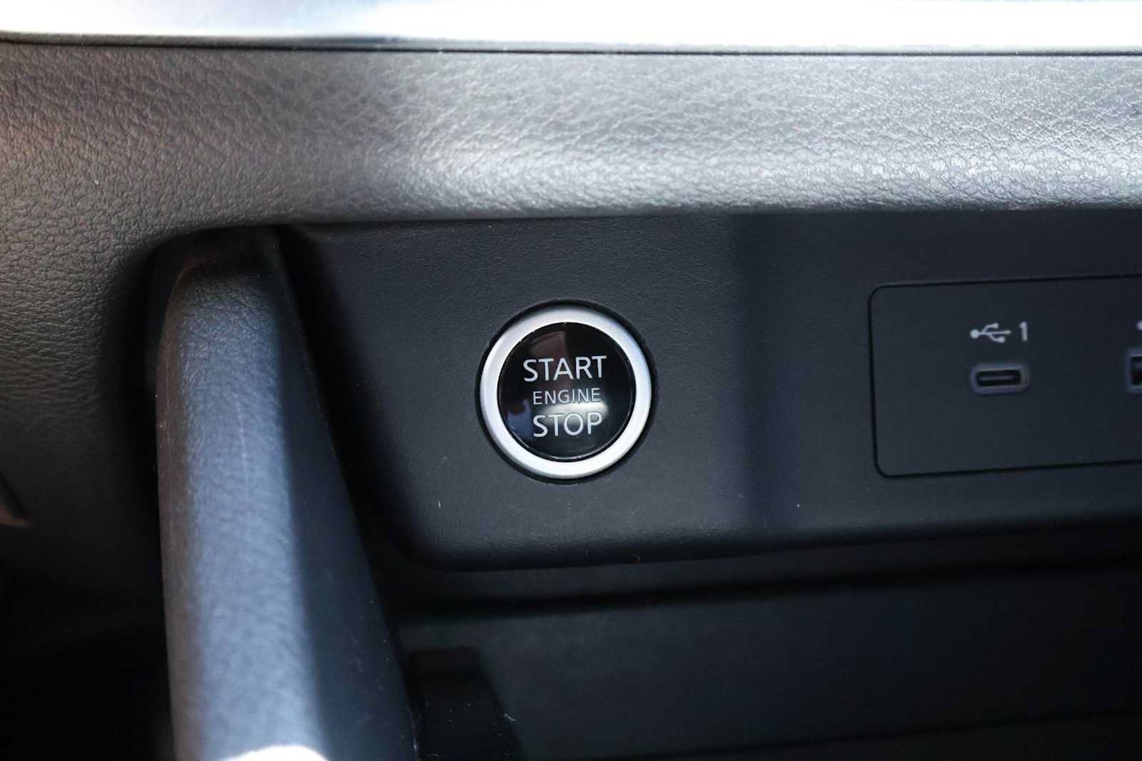Used 2021 Nissan Rogue SV FWD image 25