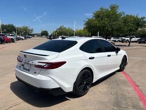 Used 2026 Toyota Camry Hybrid w/ Convenience Package FWD image 5