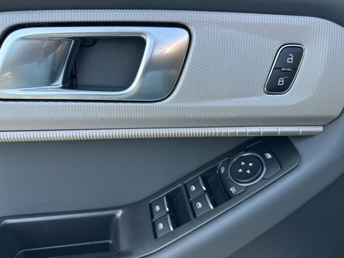 New 2025 Ford Explorer Active w/ Active Comfort Package image 6