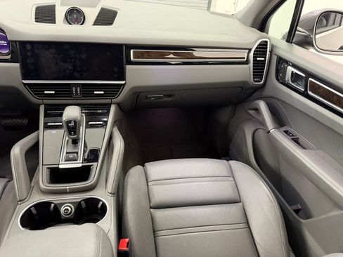 Certified 2023 Porsche Cayenne AWD/4WD image 31