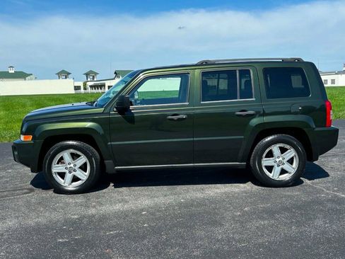 Used 2010 Jeep Patriot Sport w/ Tire & Wheel Group AWD/4WD image 4