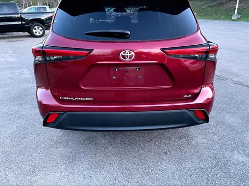 Used 2023 Toyota Highlander XLE FWD image 7
