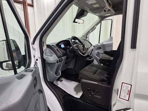 Used 2019 Ford Transit 150 XLT image 9