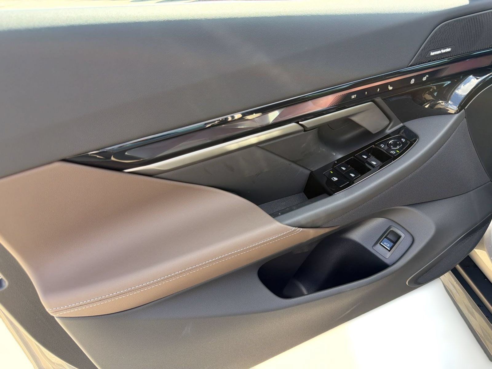New 2027 BMW i5 eDrive40 w/ Premium Package RWD image 13