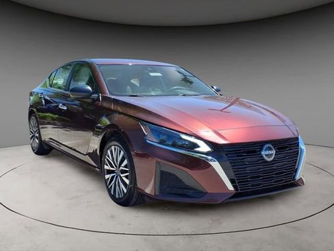 Used 2024 Nissan Altima 2.5 SV FWD image 14