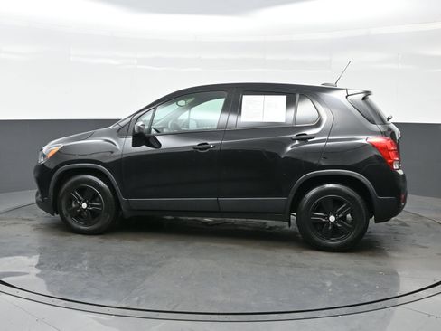 Used 2021 Chevrolet Trax LS image 3