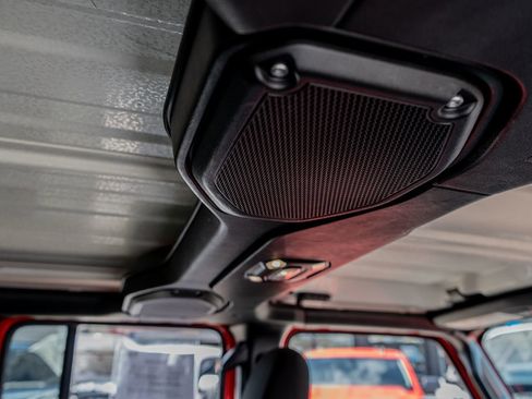 Used 2021 Jeep Wrangler Unlimited Sahara w/ Uconnect 4C Nav & Sound Group image 32