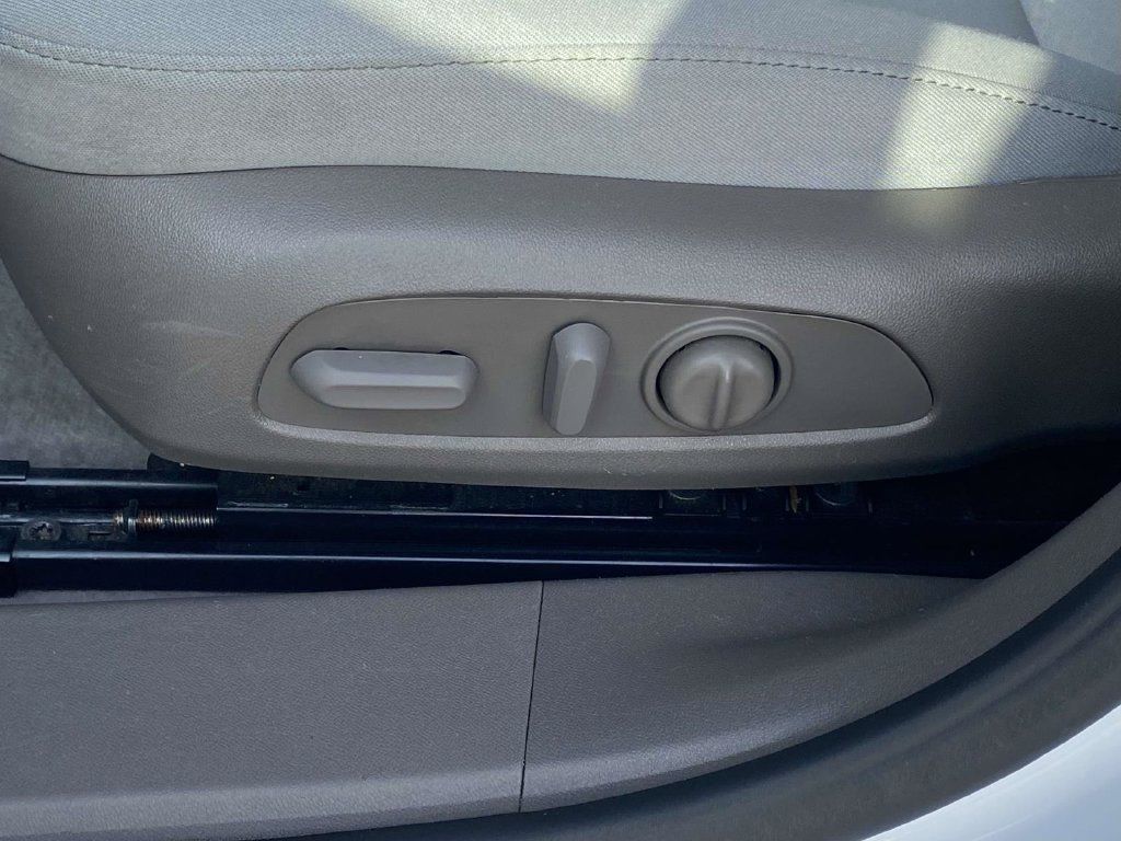 Used 2025 Chevrolet Malibu LT FWD image 14