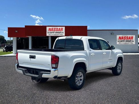 Used 2018 Toyota Tacoma SR5 RWD image 4