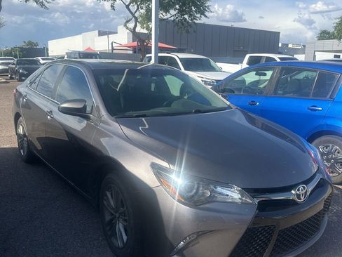 Used 2017 Toyota Camry SE FWD image 4