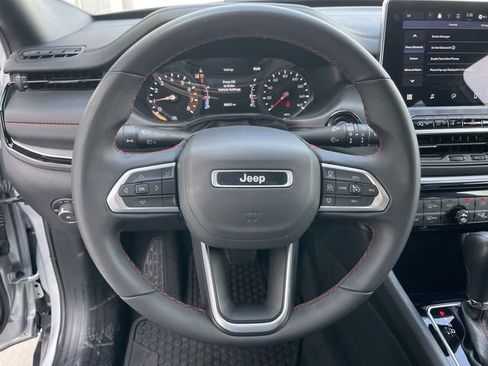 Used 2025 Jeep Compass Trailhawk AWD/4WD image 14