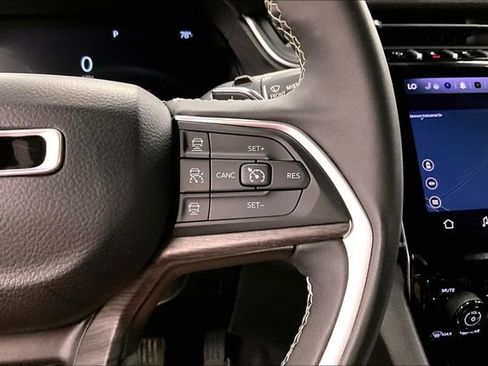Used 2024 Jeep Grand Cherokee Limited w/ Luxury Tech Group II AWD/4WD image 28