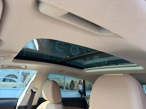 Used 2023 Audi Q8 Premium image 11