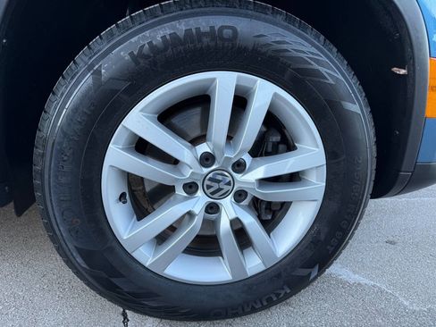 Used 2017 Volkswagen Tiguan S image 31