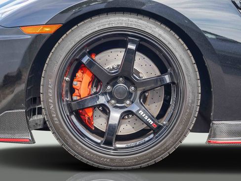 Used 2018 Nissan GT-R NISMO image 19