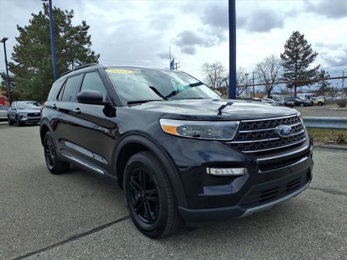 Used 2023 Ford Explorer XLT w/ Equipment Group 202A image 3