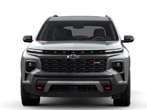 Used 2025 Chevrolet Traverse Z71 image 2