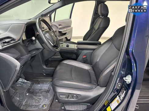 Used 2022 Toyota Sienna XSE image 15