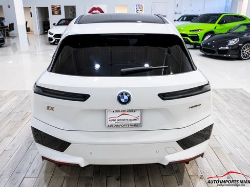 Used 2024 BMW iX xDrive50 w/ Premium Package AWD/4WD image 18