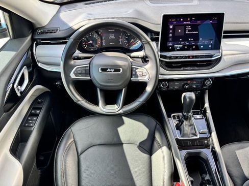 Used 2022 Jeep Compass Limited image 11