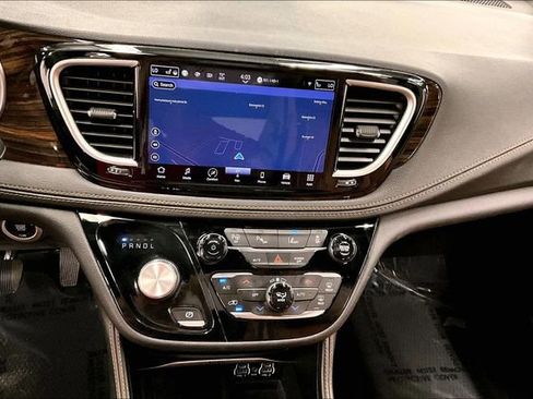 Used 2022 Chrysler Pacifica Pinnacle FWD image 31