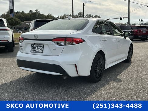 Used 2021 Toyota Corolla LE image 5