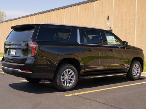 New 2025 Chevrolet Suburban LS image 7