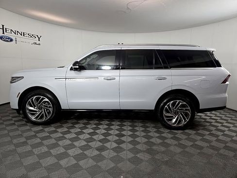 New 2025 Lincoln Navigator Reserve image 8