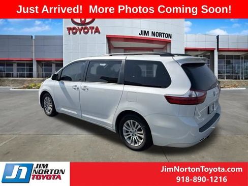 Used 2017 Toyota Sienna XLE FWD image 6