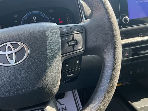 Used 2025 Toyota Camry LE FWD image 34