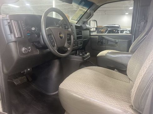 Used 2022 Chevrolet Express 2500 w/ Enhanced Convenience Package RWD image 13