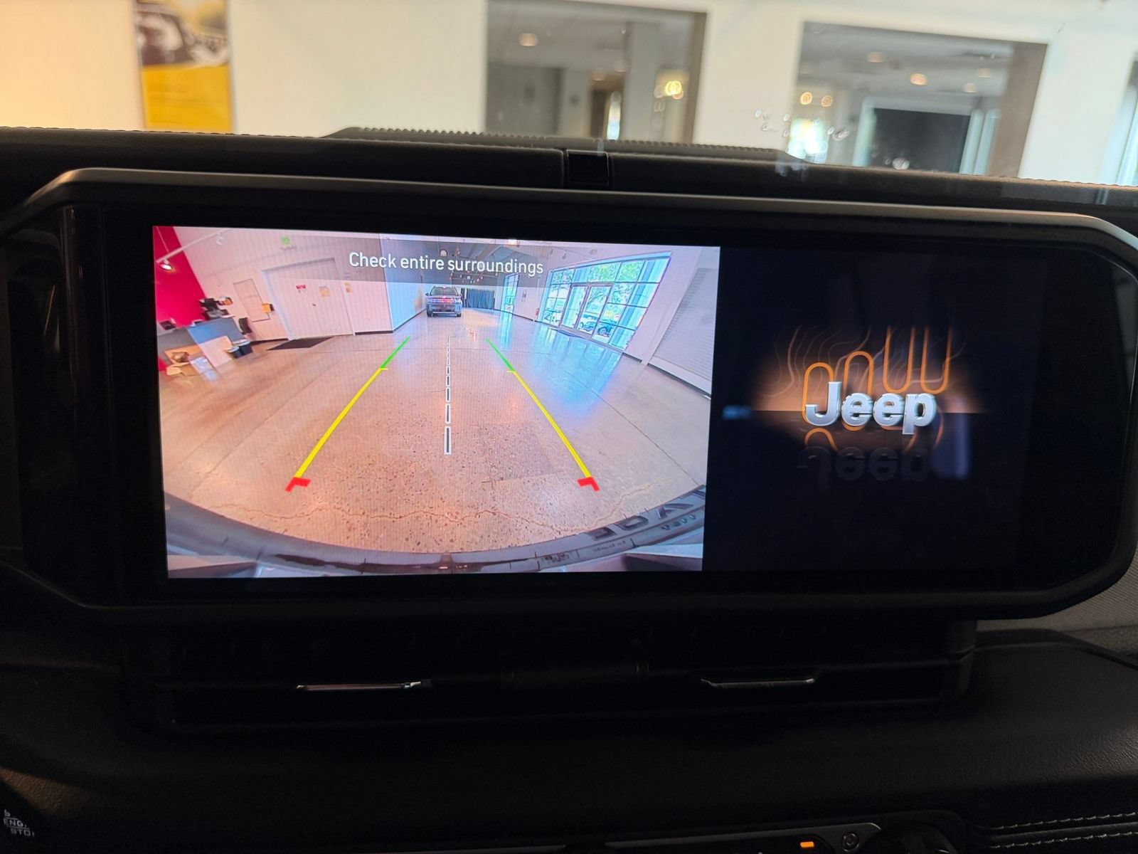 Used 2025 Jeep Wrangler Unlimited Sahara AWD/4WD image 24