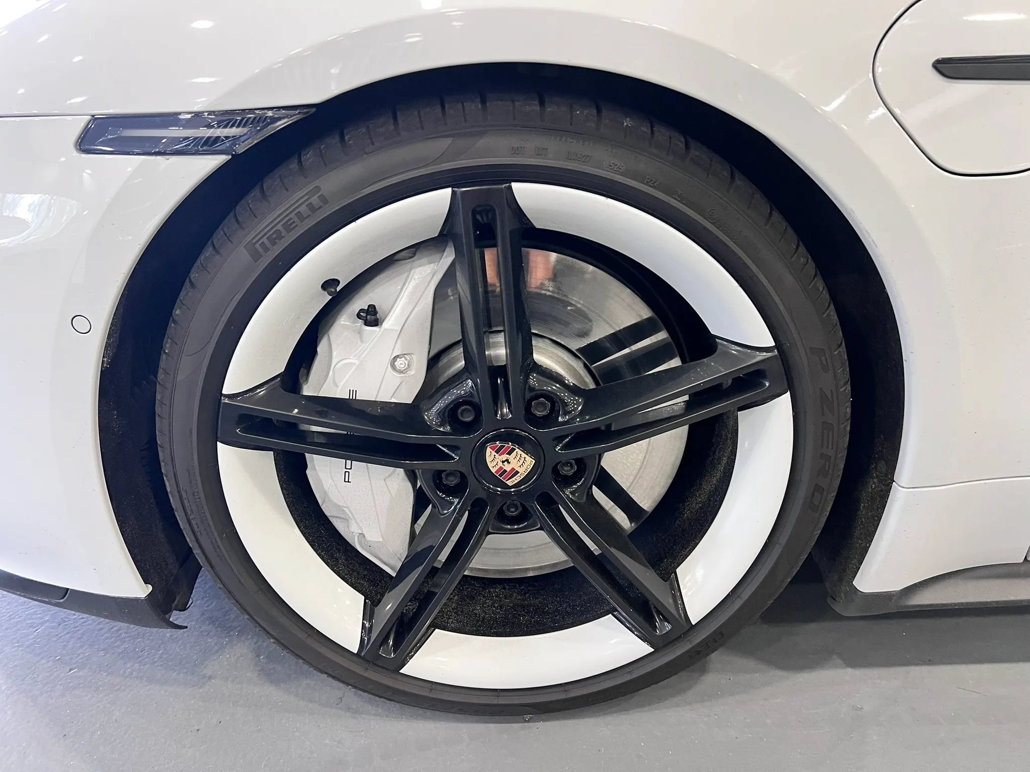 Used 2020 Porsche Taycan Turbo AWD/4WD image 34