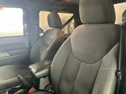 Used 2016 Jeep Wrangler Sport w/ Connectivity Group AWD/4WD image 34