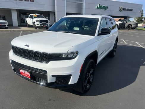 Used 2023 Jeep Grand Cherokee L Laredo AWD/4WD image 5